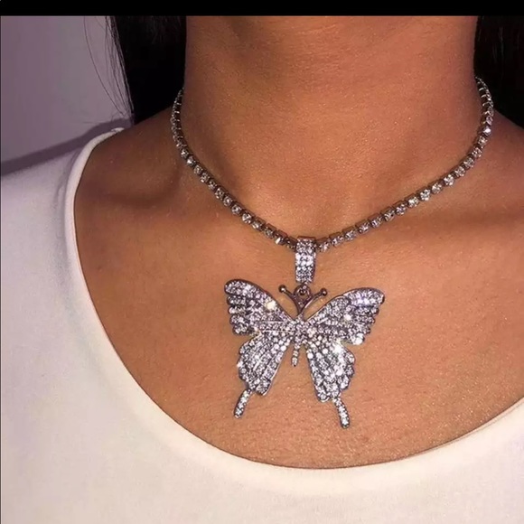 Butterfly Pendant Necklace Choker - Picture 2 of 2